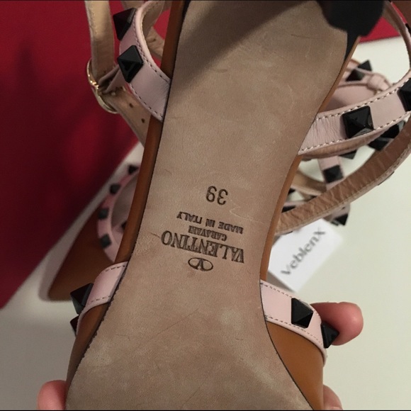 VALENTINO
New Rockstud T-strap Brown Pumps - Picture 4 of 4