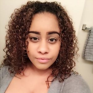 Meet your Posher, Desiree