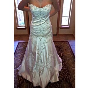 2Be Bridal Wedding Dress