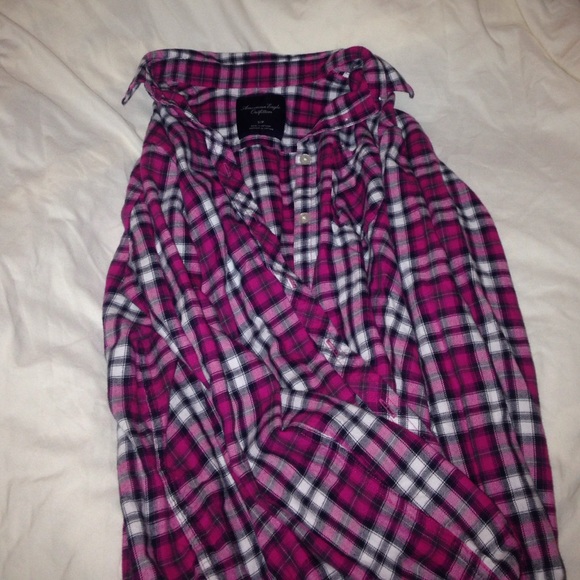 American eagle pink/white/black button down