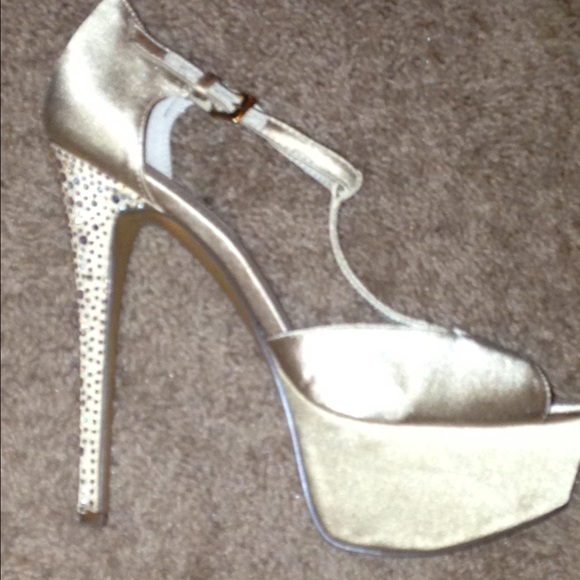 Bakers's Champagne Pumps w/ Bling ! - Picture 2 of 4