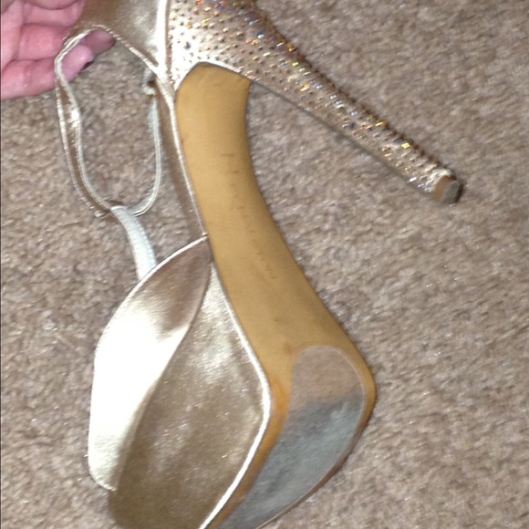 Bakers's Champagne Pumps w/ Bling ! - Picture 4 of 4