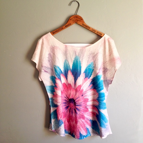 Open Back Flower Blouse - Picture 2 of 4