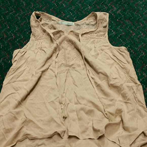 Tank top with lace accents