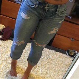 AE distressed capris