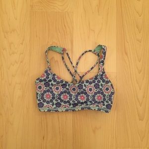 LULULEMON free to be sports bra! Size 2