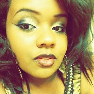 Meet your Posher, Halima