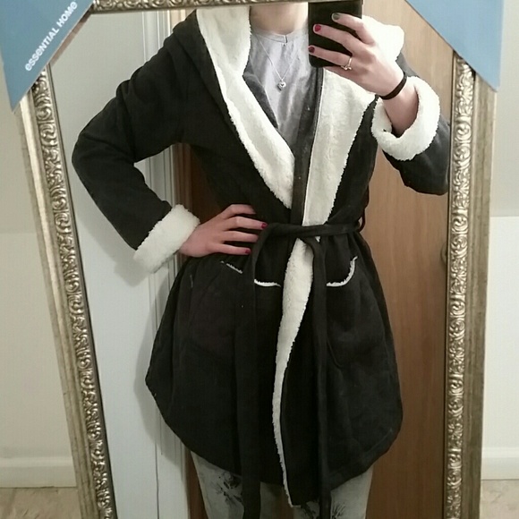 ❤️SOLD❤️GRAY SHERPA LINED VS ROBE - Picture 3 of 3