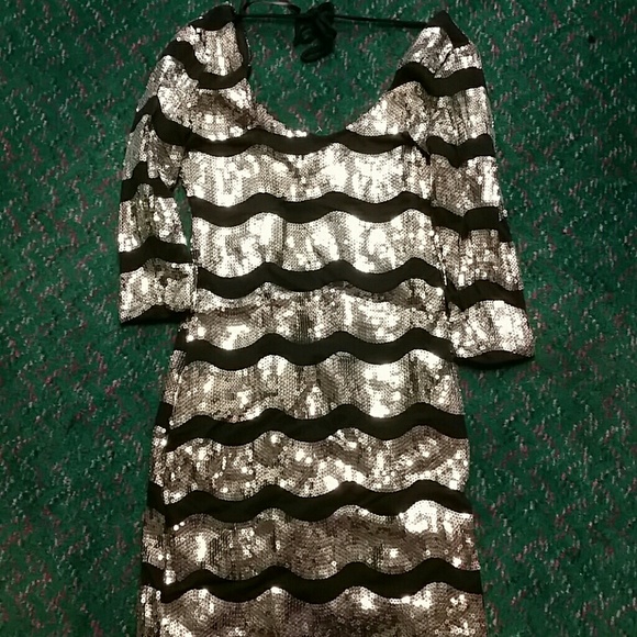 Beautiful silver sparkled body con dress