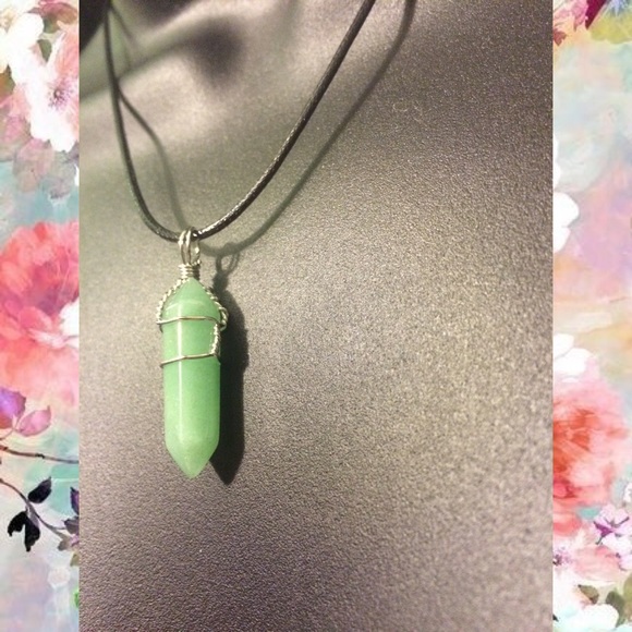 Jewelry - Wrapped stone necklace