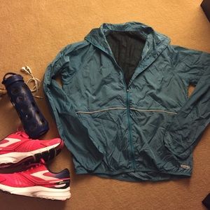 Breezy reflective workout jacket from Hind
