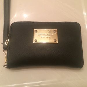 💟Michael Kors Wristlet