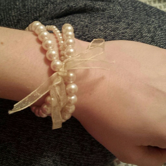 Cute pearl bracelet