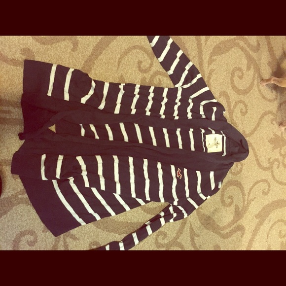 Hollister sweater. Price drop ships today