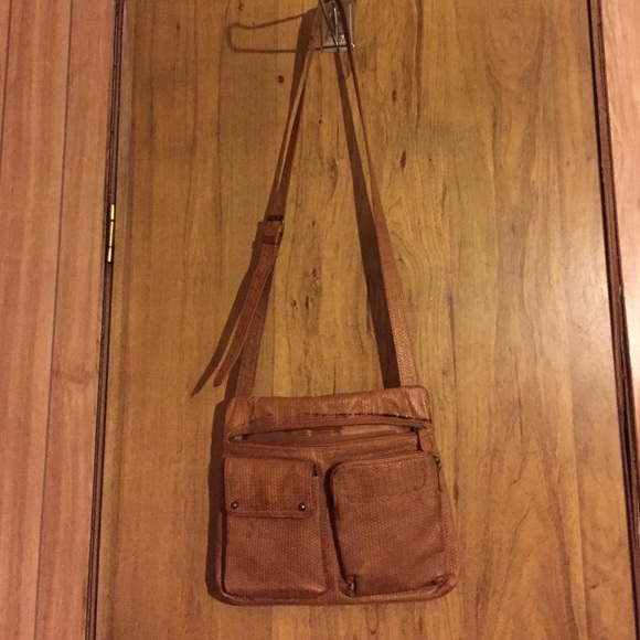 Multi pocket cross body purse