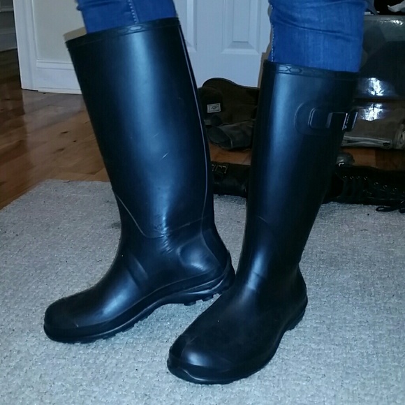 Black Rainboots