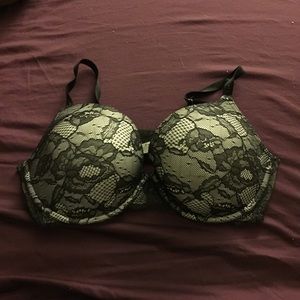Black lace Victoria's Secret bra 36DD