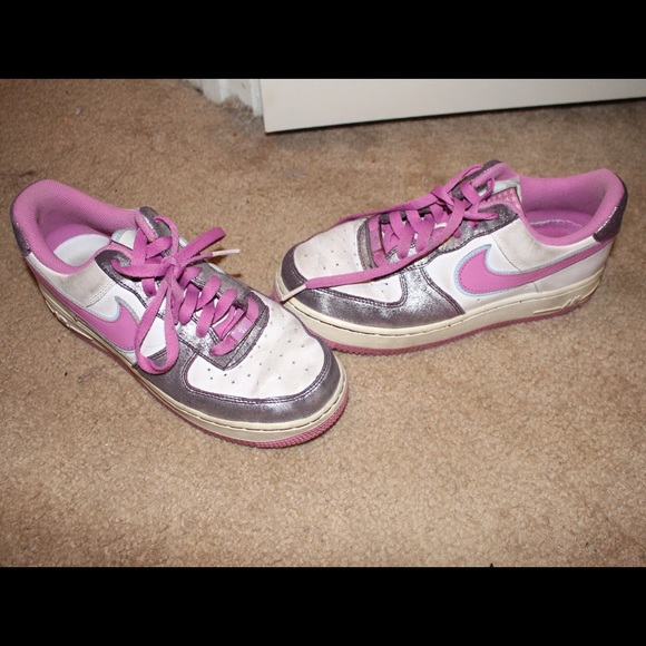 Purple, pink and white Nike shoes - Picture 3 of 3