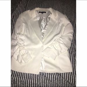 White fitted blazer