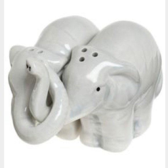 Elephant salt and pepper shakers