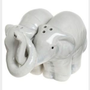 Elephant salt and pepper shakers