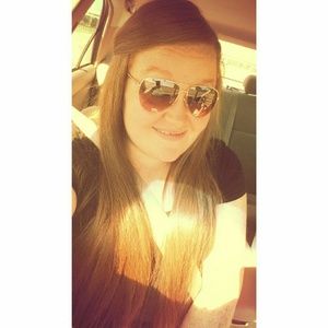 Meet your Posher, Halie