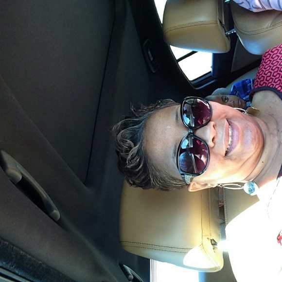 Meet your Posher, Tiffany - Picture 1 of 1