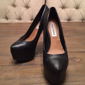 Steve Madden Platform Pumps