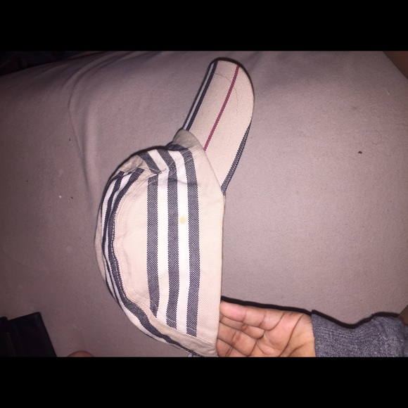 Burberry fitted cap