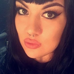 Meet your Posher, Roxanne