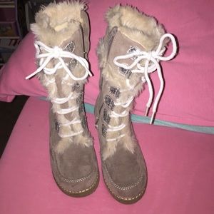 Girl's boots