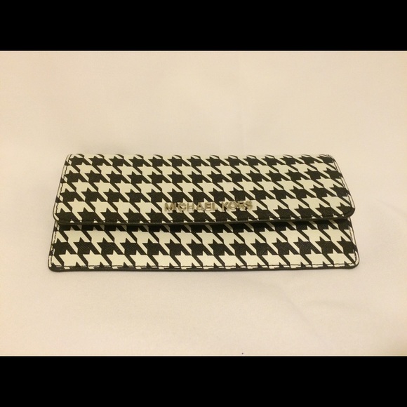 Michael Kors Wallet - Picture 1 of 4