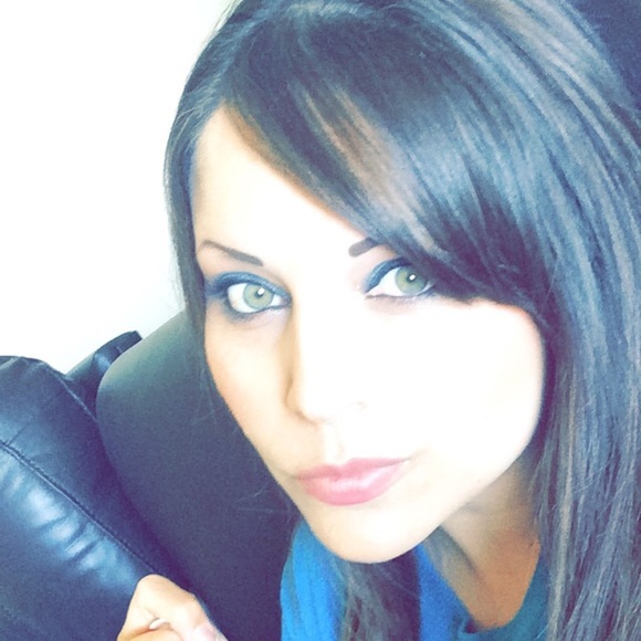 Meet your Posher, Adrianna - Picture 2 of 4