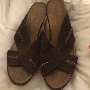 Hillard and Hanson open toed wedges