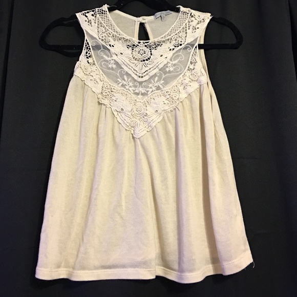 Charlotte Russe Tops - Gorgeous tank top with lace 💕