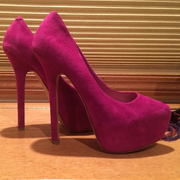 Magenta pink suede platform heels by Steve Madden - Picture 2 of 3
