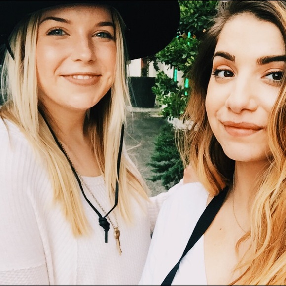 💕Meet your Posher, Carly💕 - Picture 2 of 4