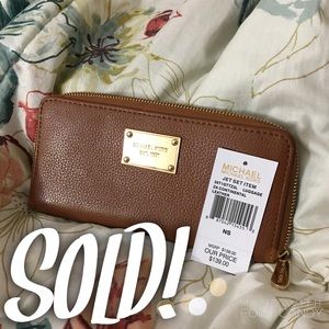 🚫SOLD ON Ⓜ️🚫 Michael Kors Continental Wallet