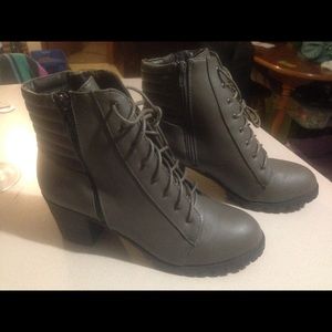 Charlotte Russe size 10 gray bootie boots