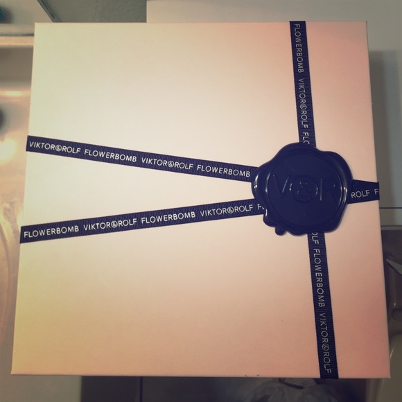 Viktor & Rolf Flowerbomb Perfume