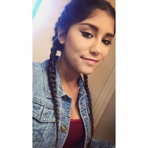 Meet your Posher, Alexis