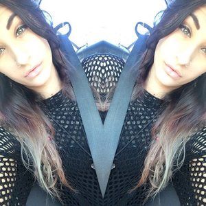 Meet your Posher, Caitlin