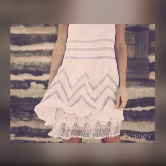 LACE Dress Extender || Colors Avail: BLK, WHT, CML - Picture 3 of 4