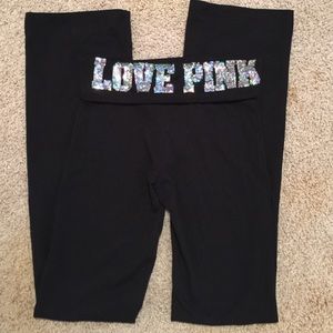 VS YOGA PANTS. NEVER NEEN WORN.