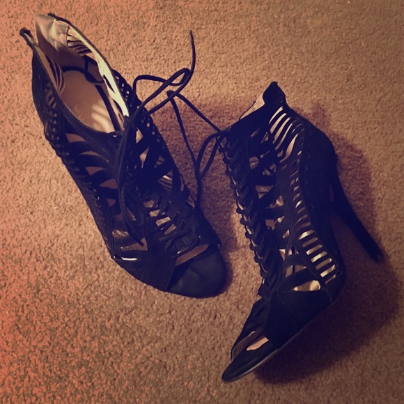 Nine West strap peep toe