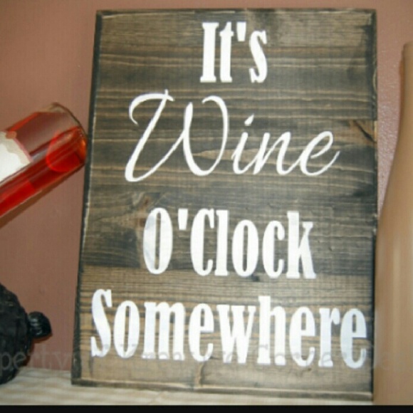 WINE O'CLOCK DECOR