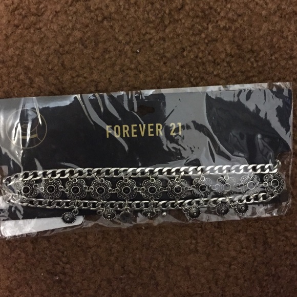 brand new FOREVER 21 statement necklace