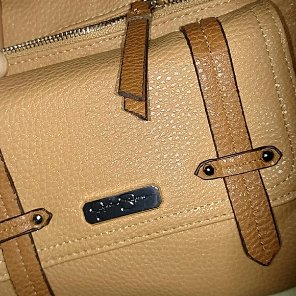 Gourgous creamy beige Jessica Simpson bag - Picture 2 of 4