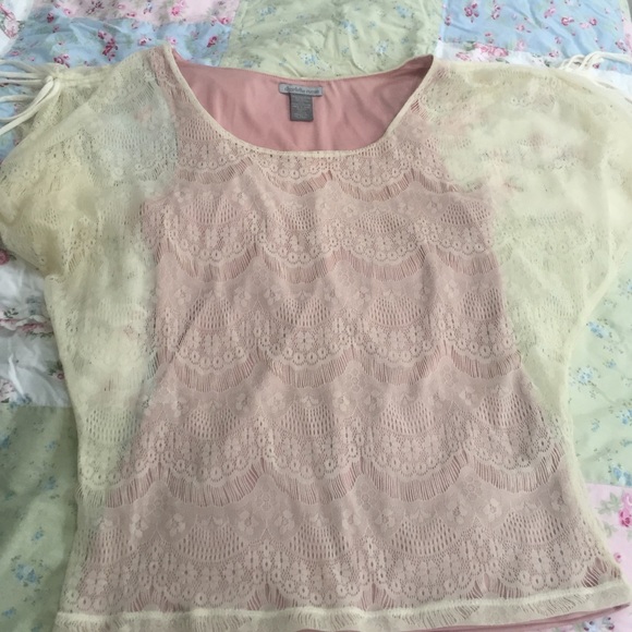 Lace ivory blouse with attached lining
