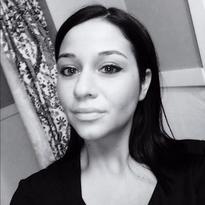 Meet your Posher, Emilee